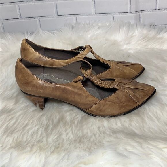 Anthro Blay Tan Washed Leather Heels Size 39/8.5 - Picture 2 of 7